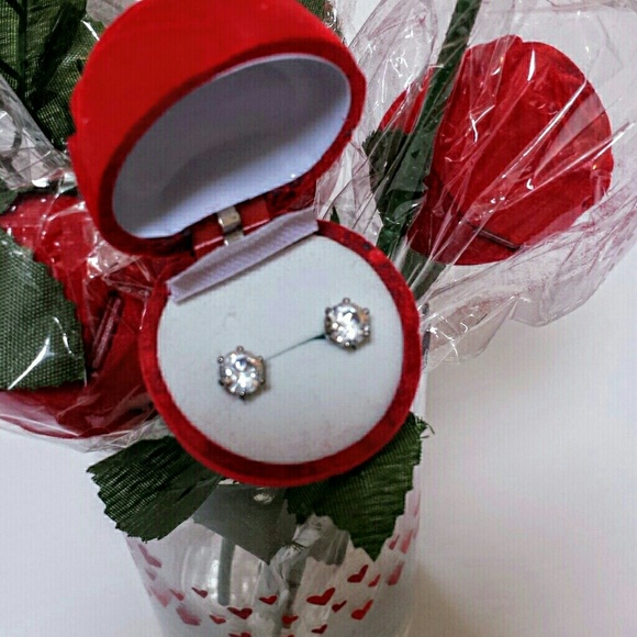 Pair of cubic zirconia earrings - Picture 8 of 11